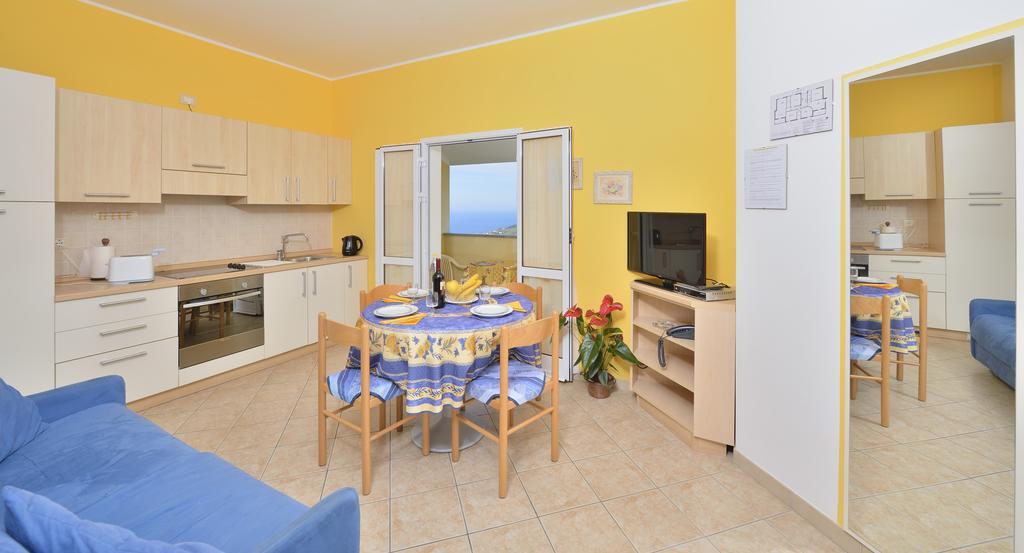 Residence Elvira Diano Marina Eksteriør bilde